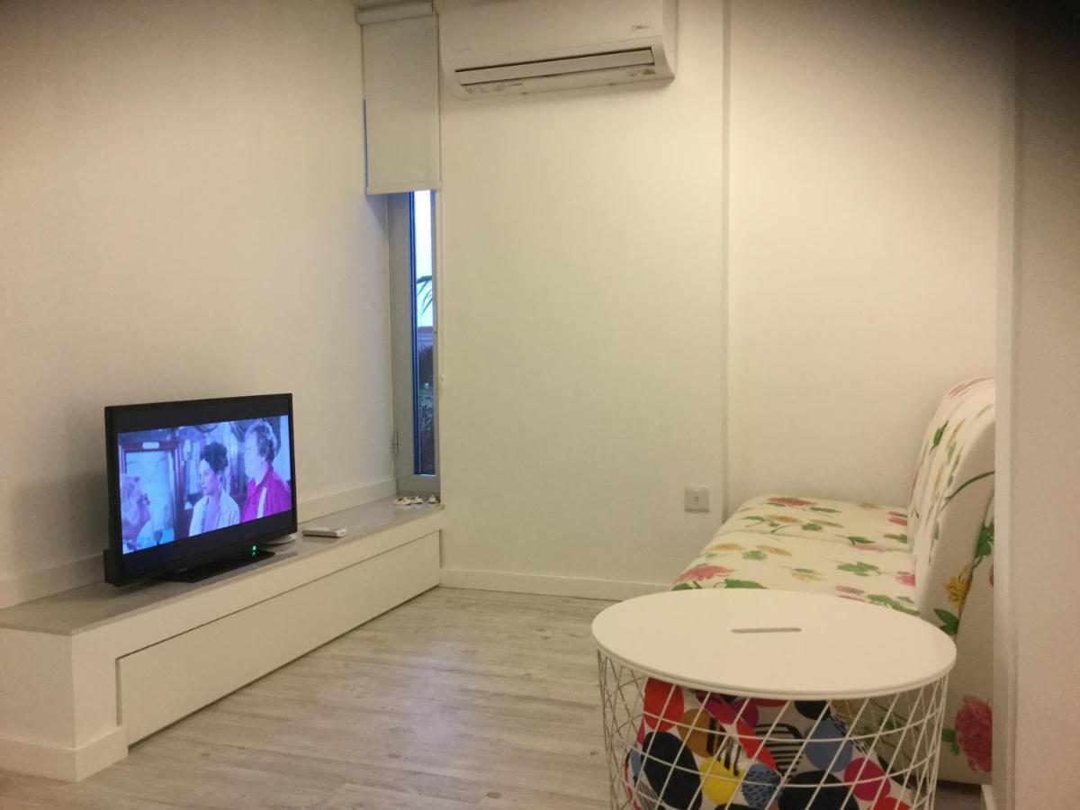 Red Cozy Stay Limassol Exterior photo