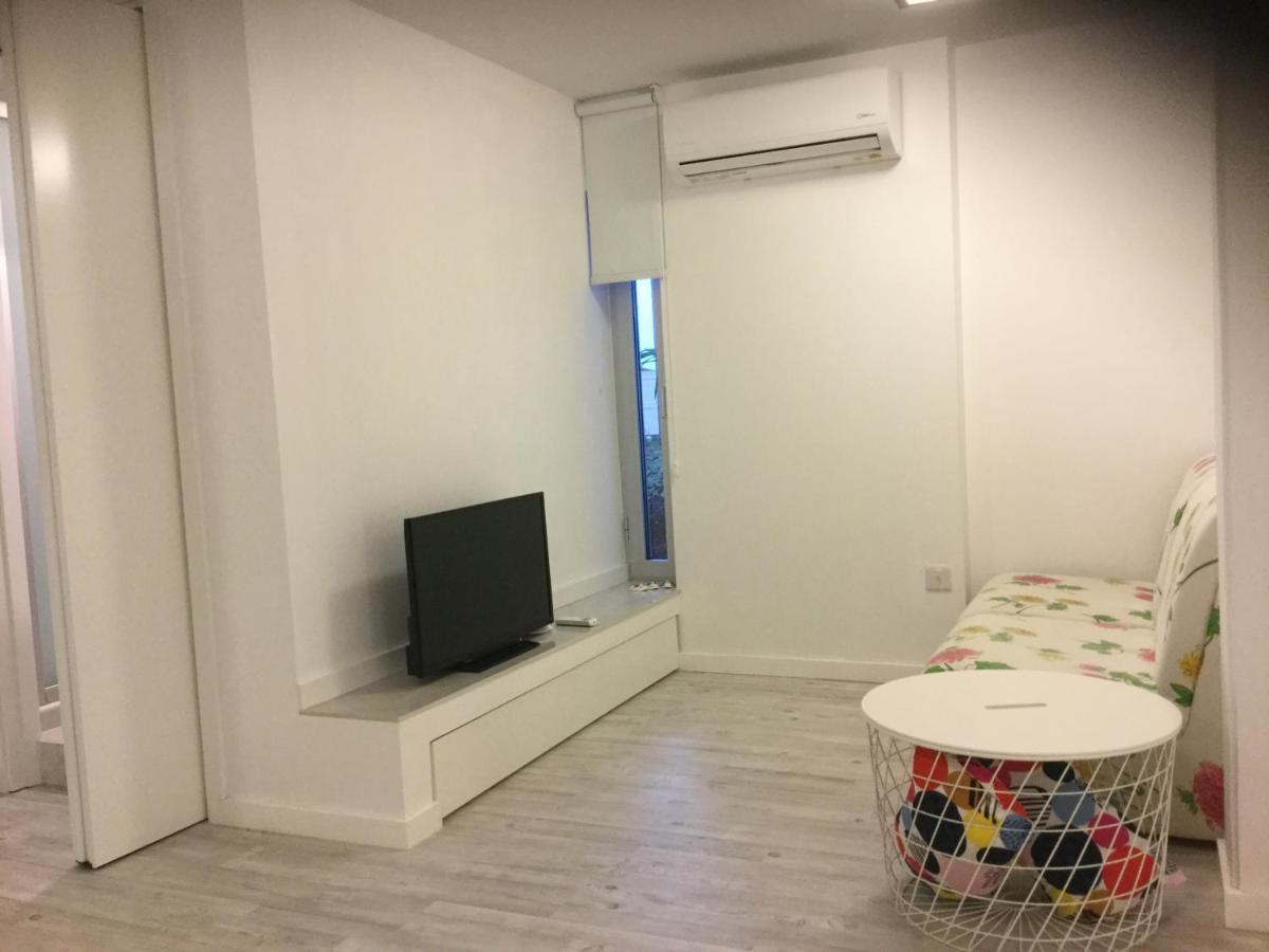 Red Cozy Stay Limassol Exterior photo